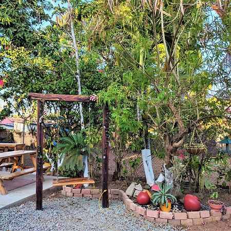 Hostal Dona Maria Pedasi Town Exterior photo