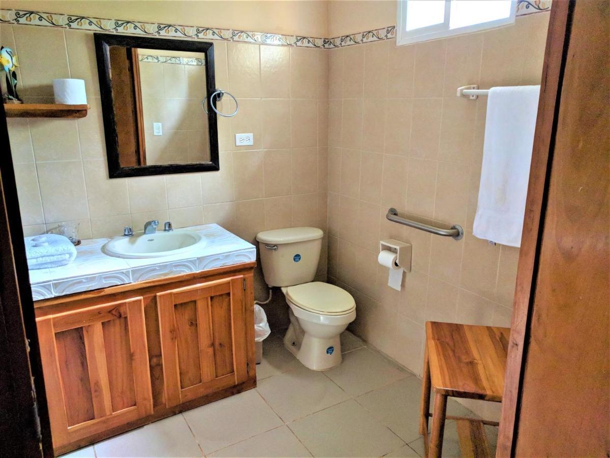 Hostal Dona Maria Pedasi Town Exterior photo