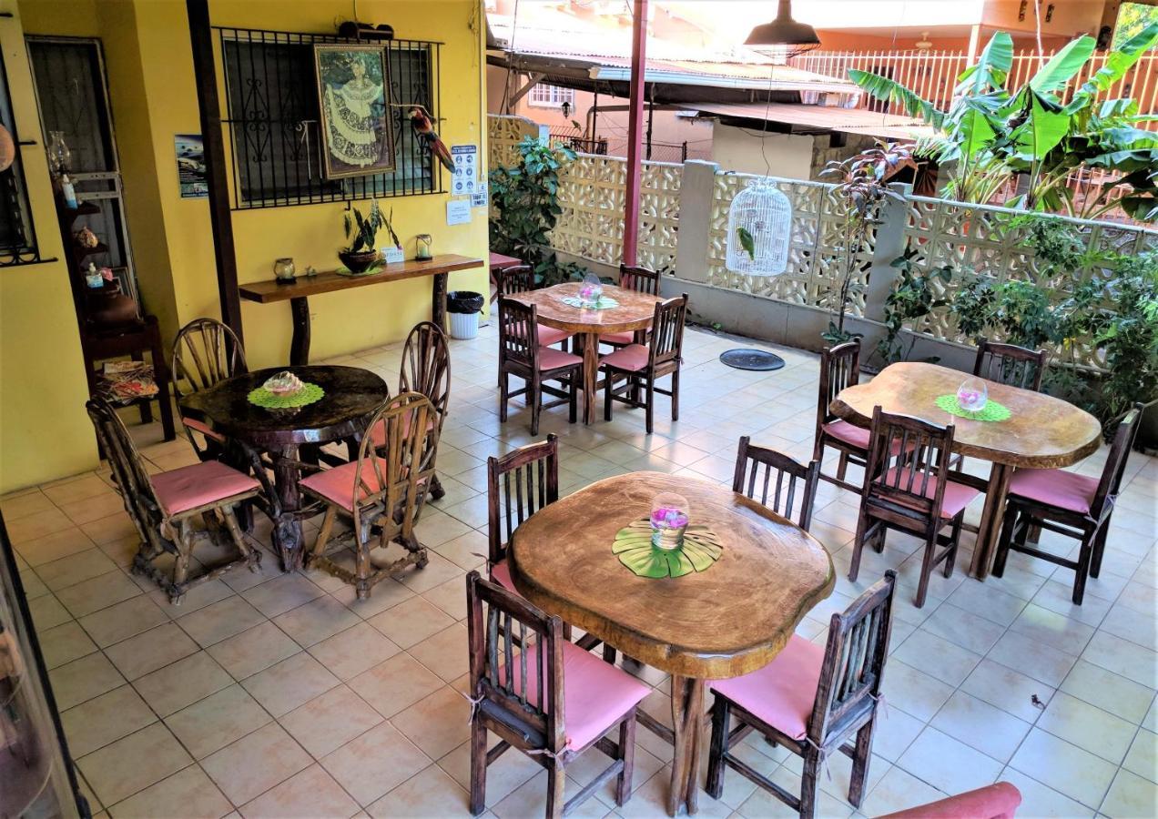 Hostal Dona Maria Pedasi Town Exterior photo