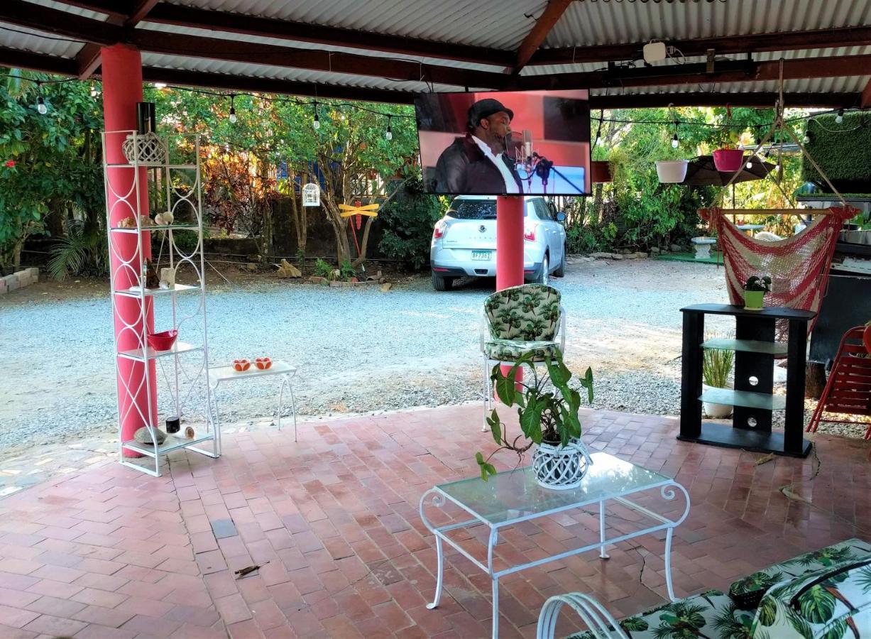 Hostal Dona Maria Pedasi Town Exterior photo
