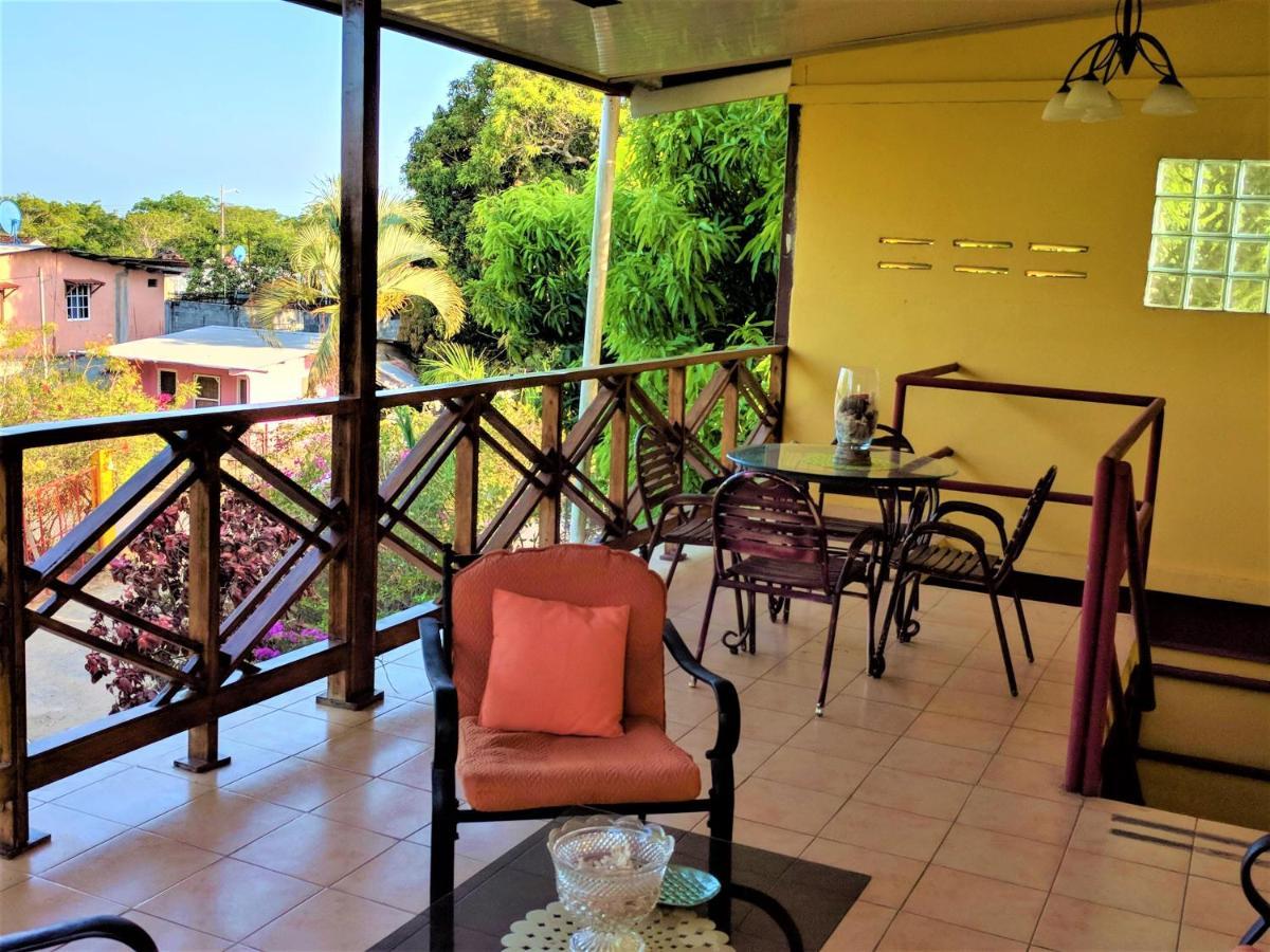Hostal Dona Maria Pedasi Town Exterior photo