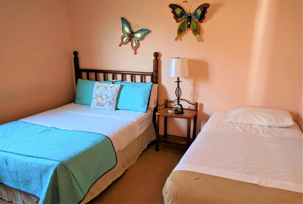 Hostal Dona Maria Pedasi Town Exterior photo