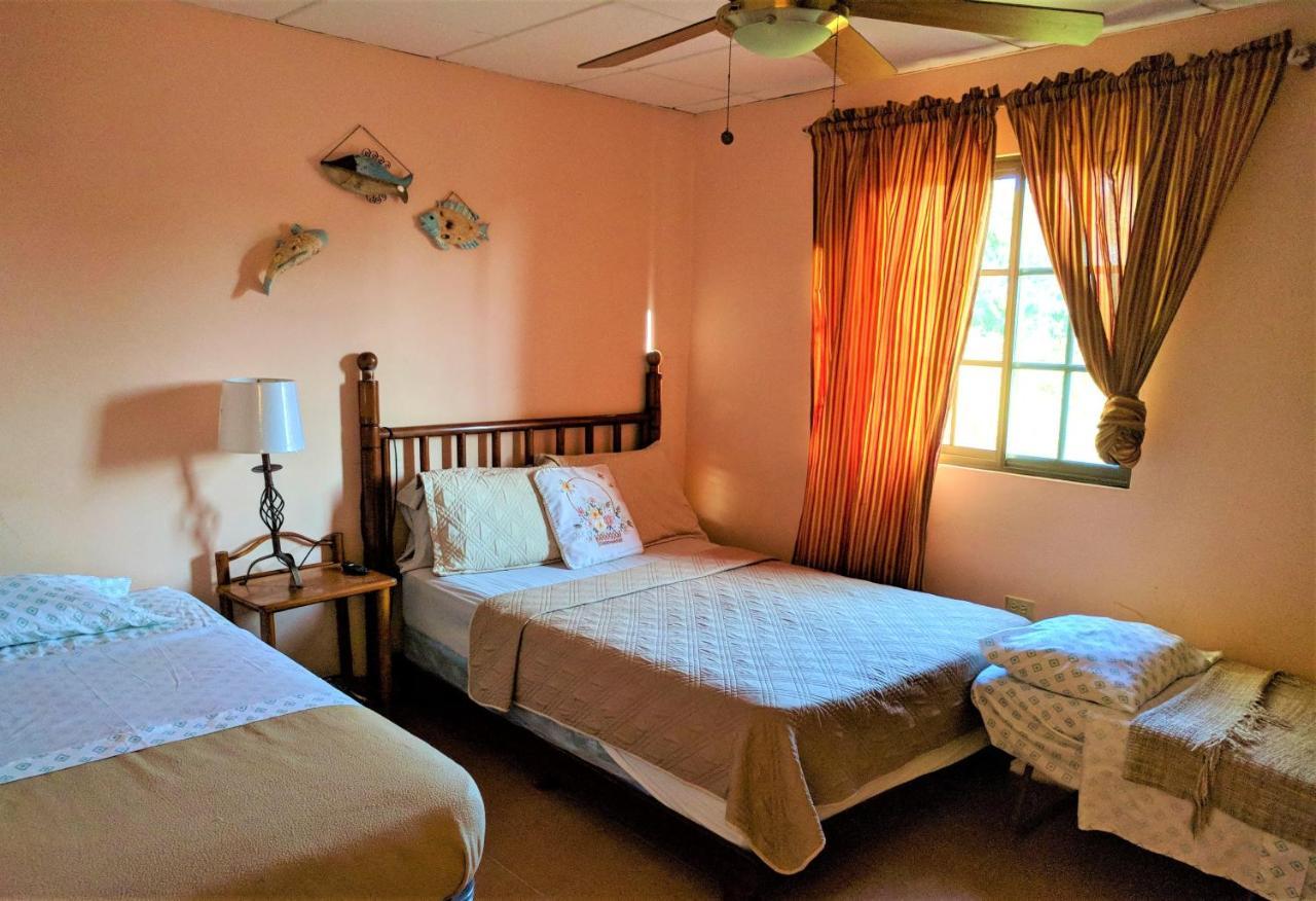 Hostal Dona Maria Pedasi Town Exterior photo