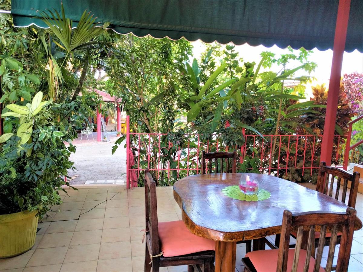 Hostal Dona Maria Pedasi Town Exterior photo