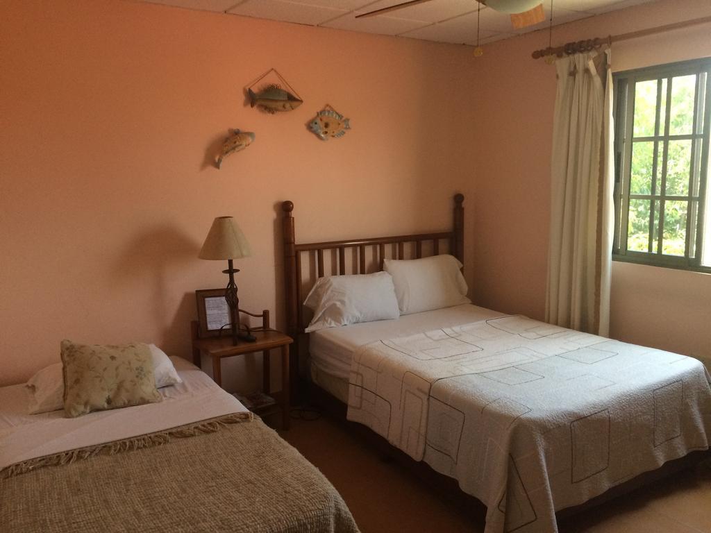 Hostal Dona Maria Pedasi Town Room photo