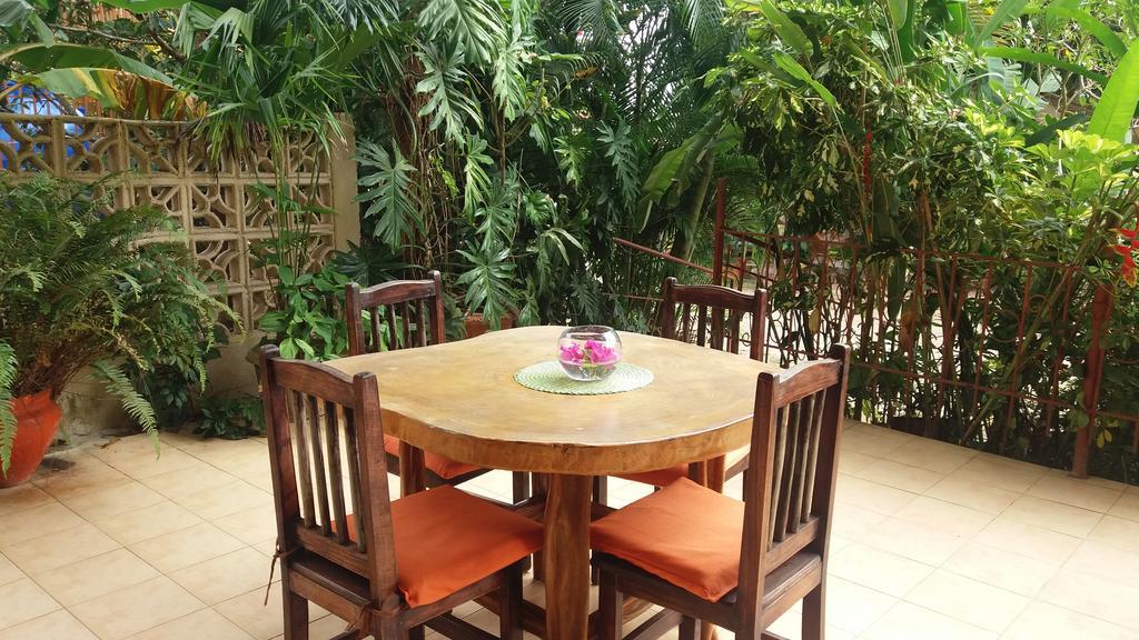 Hostal Dona Maria Pedasi Town Exterior photo
